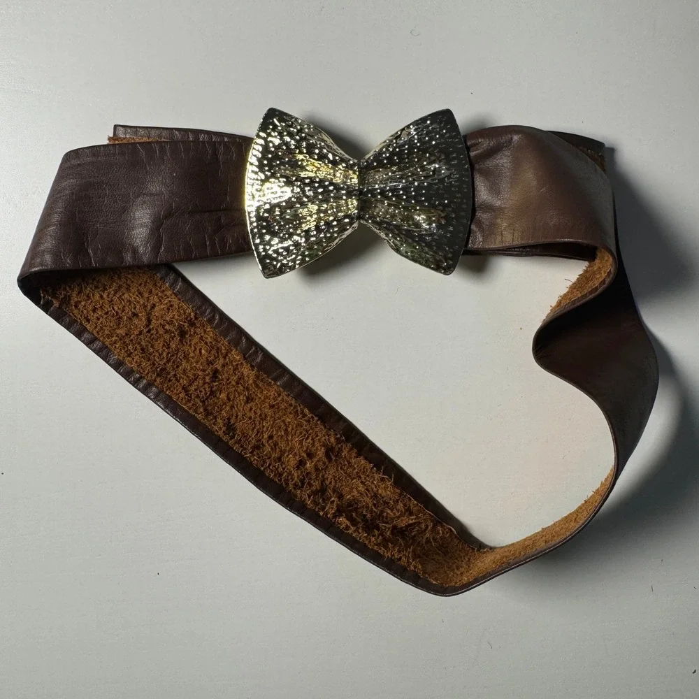 Vtg 80s Brown Leather Wide Waist Belt Hammered Gold Bow Buckle Statement Novelty
